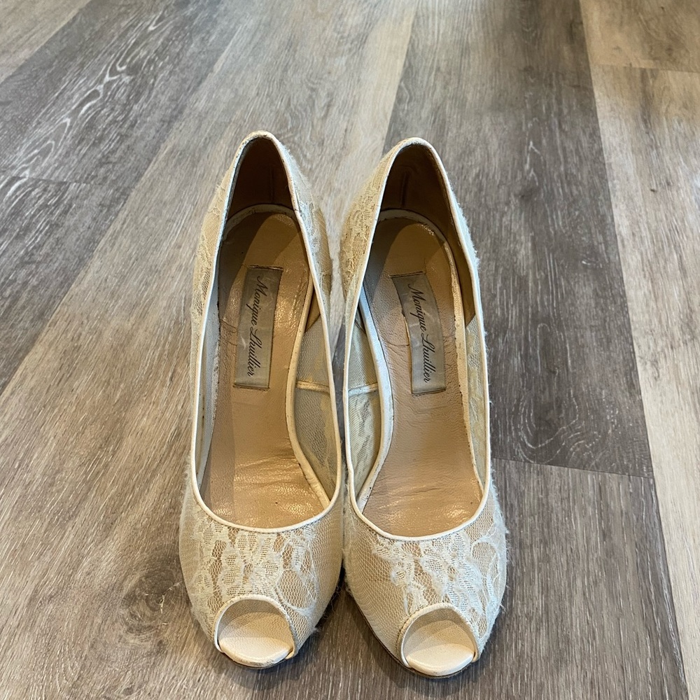 Monique Lhuillier Wedding peep toe shoes sz 6.5